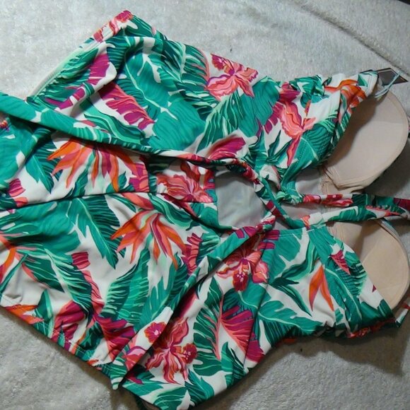 Kona Sol Women's Swimsuit Tummy Control Tropical Print Front Wrap M,L , XL - Picture 12 of 16